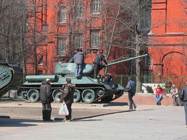 Зображення до:  Танки переехали – метрополитен не против