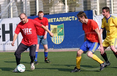 Зображення до:  Музыканты «перебегали» поэтов в футбол