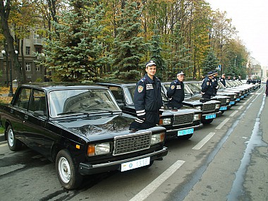 Зображення до:  Милиционеры получили 18 новых автомобилей