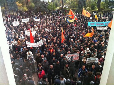 Зображення до:  Милиция пригрозила разогнать митинг под Радой