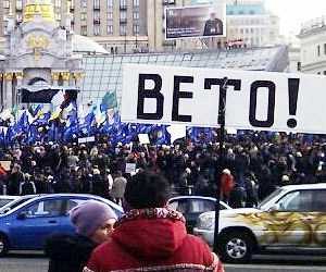 Зображення до:  Акция «чернобыльцев» в Киеве. Во время стычки с милицией стало плохо харьковчанину