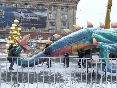 Зображення до:  Дракон с площади переезжает в Диснейленд