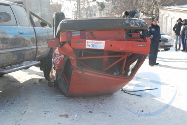 Зображення до:  На автогонках в Харькове машина сбила зрителей