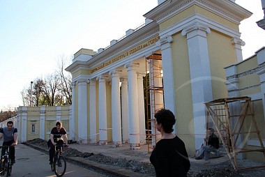 Зображення до:  Часть парка им. Горького заработает завтра утром