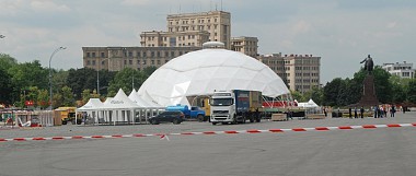 Зображення до:  Фан-зона к Евро: купол, сцена, ограждение и палатки