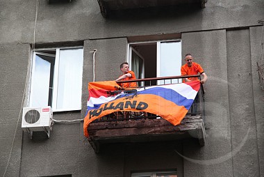 Зображення до:  Самолётами, поездами. В Харьков съезжаются футбольные фанаты