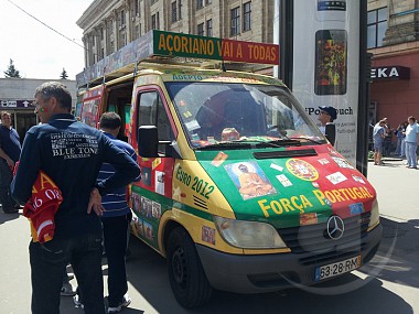 Зображення до:  «Болельщик №1» припарковал авто в центре Харькова