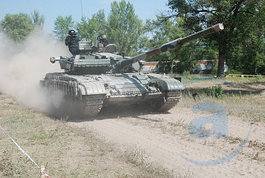 Зображення до:  Легли под танк и прошли сквозь огонь