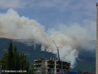 Зображення до:  В горах над Ялтой снова большой пожар