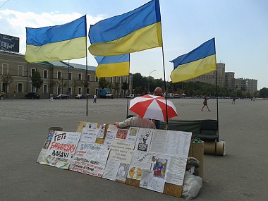 Зображення до:  Языковому протесту на площади – месяц