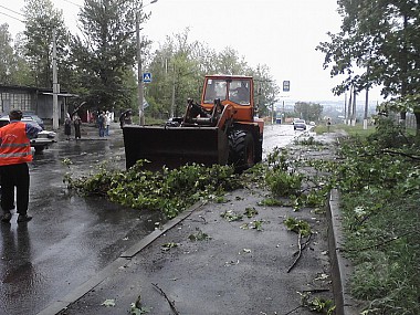 Зображення до:  Последствия вчерашней стихии ещё ликвидируют