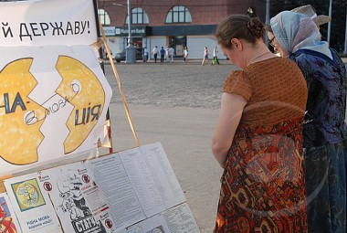 Зображення до:  Два месяца языковому протесту: два нападения с ножами, три переезда и марафон