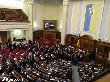 Зображення до:  Парламент-2013: первое заседание, первое блокирование трибуны