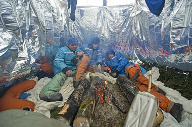 Зображення до:  Экипаж МКС «приземлился» в подмосковном лесу