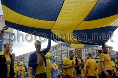 Зображення до:  В Киеве хотят поставить памятник шведским фанам Евро-2012