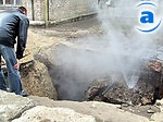 Зображення до:  Фотоновость. МАЗ провалился под землю и повредил водопровод: 27 домов и роддом  остались без воды