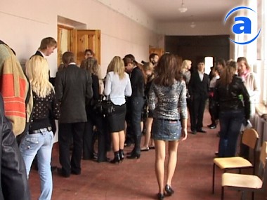 Article Минобразования: право поступить в вузы получили 400 тысяч человек. Госзаказ – 145 тысяч