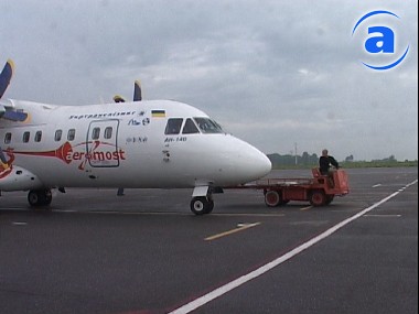 Article Рейсовый самолет из Киева во время посадки выехал за пределы взлетно-посадочной полосы