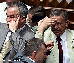 Article Заседание Верховной Рады: Януковича поздравили, а работу отложили на завтра