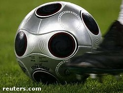 Article Мяч, которым команды играли в финале Евро-2008, продали за 10 тысяч евро