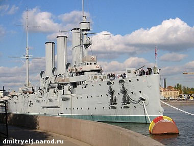 Article Катер столкнулся с крейсером «Аврора» в Санкт-Петербурге. Пострадал человек