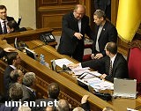 Article БЮТ пошел на уступки. Теперь трибуну ВР блокирует Партия регионов