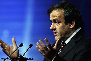 Article Платини предлагает запретить футболистам младше 18 лет подписывать контракты с футбольными клубами