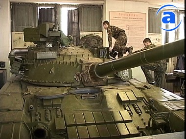 Зображення до:  В ВСУ больше 94 тыс. единиц лишних оружия и военной техники