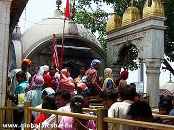 Article В давке возле храма в Индии погибли 145 паломников