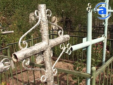 Article В Лозовском районе задержали подростка по подозрению в надругательстве над могилой