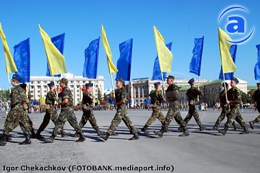 Зображення до:  Военное дефиле со стягами на площади Свободы (фоторепортаж, видео)