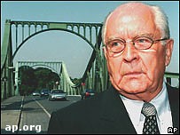 Article В Германии умер посредник между Западом и Востоком по обмену шпионов