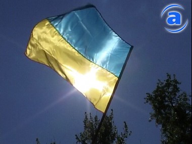 Article В Крыму над Каламитским заливом подняли самый большой государственный флаг