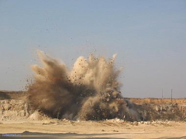 Зображення до:  В Лозовой взрываются боеприпасы (дополено)