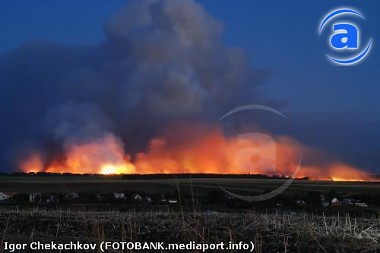 Зображення до:  Огонь на территории арсенала стихает. Люди начинают возвращаться домой