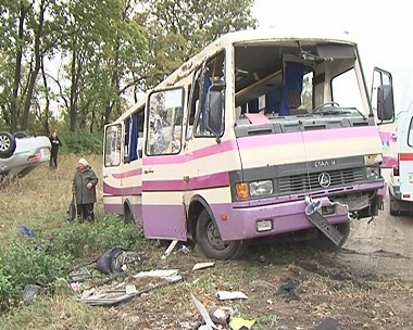 Зображення до:  Под Харьковом перевернулась маршрутка (обновлено, фото)