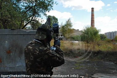 Зображення до:  Фотоновость. На заброшенной ракетной базе партизаны сошлись в бою с фашистами. Стреляли шариками с краской