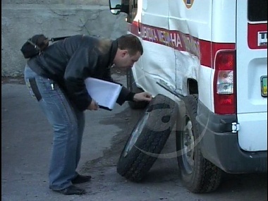 Зображення до:  ДТП на Сумской: столкнулись скорая помощь и Land Cruiser. Пострадали пациент и врачи в реанимобиле (фото)