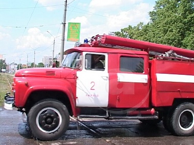 Зображення до:  Два автомобиля сгорели в Харькове