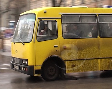 Зображення до:  На школьные автобусы в Харьковской области за два года потратили 1,3 млн. грн.