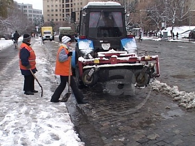 Зображення до:  К уборке в зиме город подготовил более трехсот машин