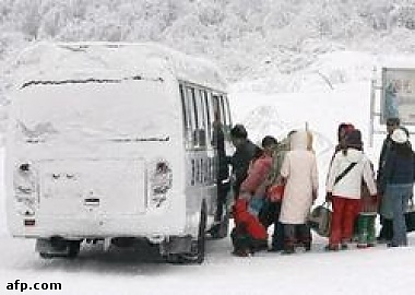 Зображення до:  В Китае снегопады заблокировали на дорогах больше 3 тысяч человек