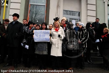 Зображення до:  Сотрудники банка «Надра» вышли на улицы. Акция «вне политики и против черного пиара»