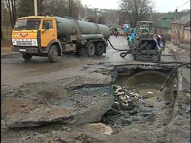 Зображення до:  В Краснограде прорвало канализацию