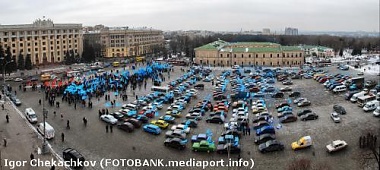 Зображення до:  Сегодня утром на площади Свободы – коммунисты и «регионалы»