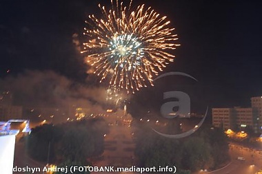 Зображення до:  В этом году фейерверки город уже не потянет