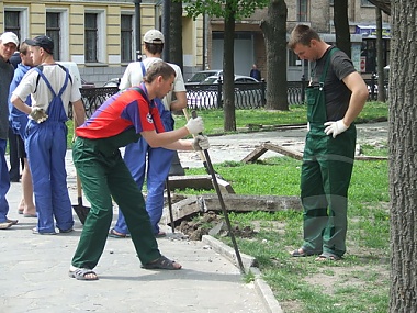 Зображення до:  На общественные работы будут нанимать общественные организации