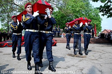 Зображення до:  В Мерефе похоронили 27 воинов Великой Отечественной войны