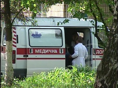 Зображення до:  Нетрезвый водитель врезался в бордюр, автомобиль и ограду