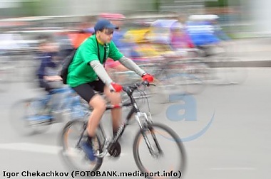 Зображення до:  Хотите выделяться из толпы? Садитесь на велосипед. В Харькове прошел городской велопробег